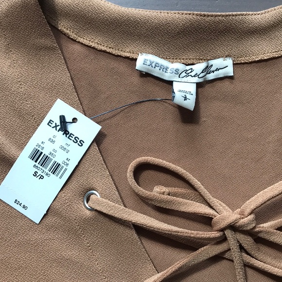 NWT Beige Express Top - Size Small - Crisscross Front & Tie Detail - Picture 4 of 5